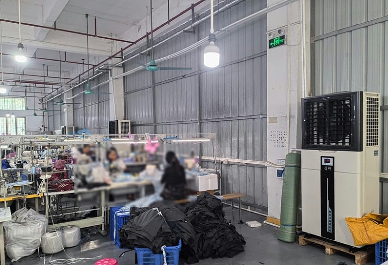 制衣工廠車間整體降溫，應(yīng)用星科蒸發(fā)冷省電空調(diào)-立式軸流機(jī)組