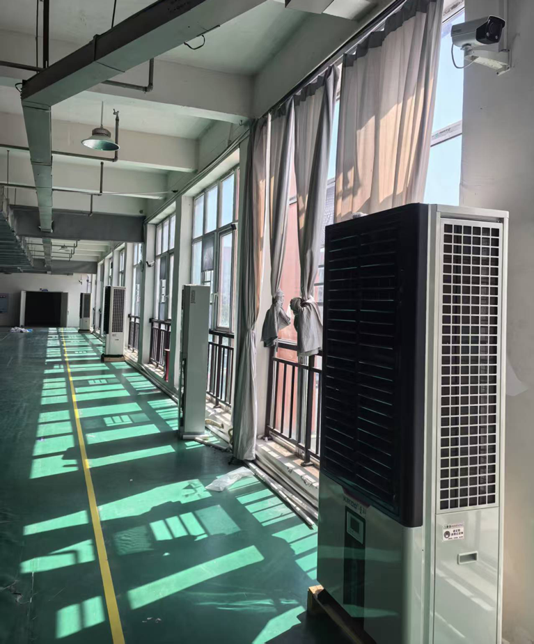 制衣廠整體降溫，應(yīng)用蒸發(fā)冷省電空調(diào)-立式軸流雙風(fēng)口機(jī)組